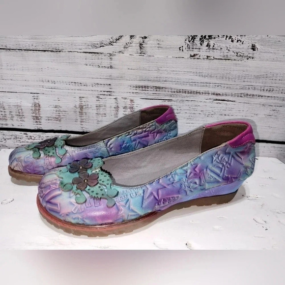 Colorful Women's Flats with Floral Design - Picture 5 of 7